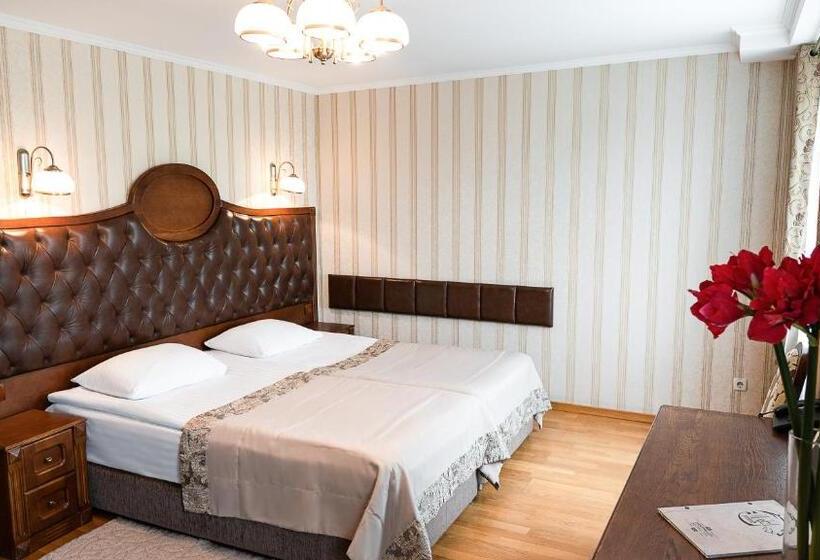 سوییت جونیور, Lviv