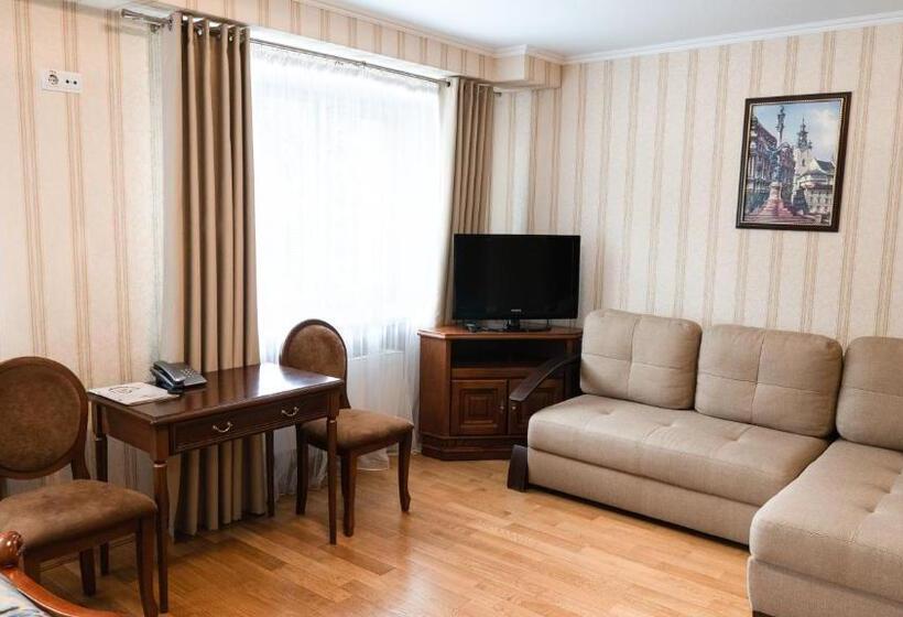 سوییت جونیور, Lviv