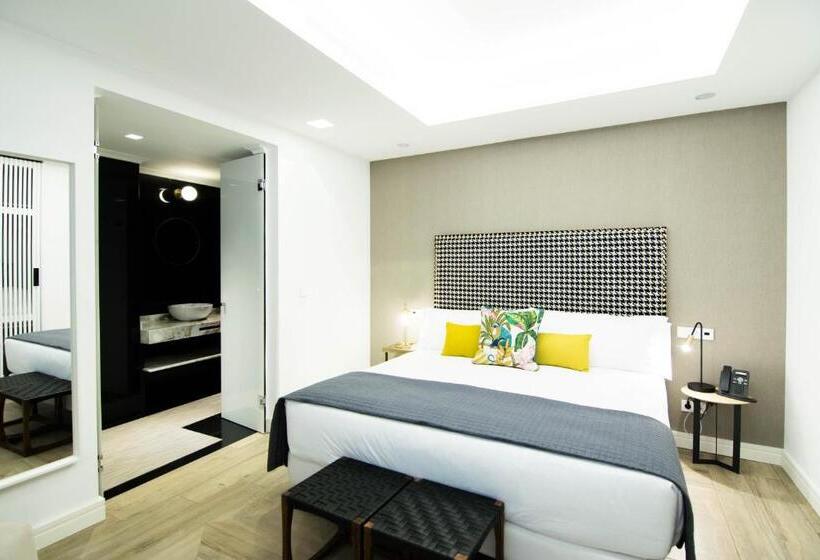 スタンダードインサイドビュールーム, Myr Marqués House