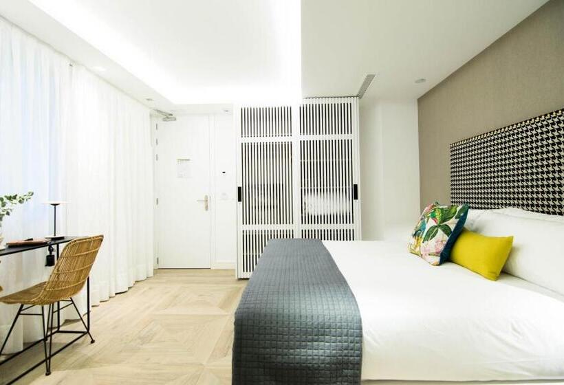 スタンダードインサイドビュールーム, Myr Marqués House