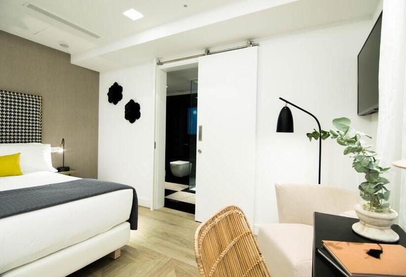 スタンダードインサイドビュールーム, Myr Marqués House