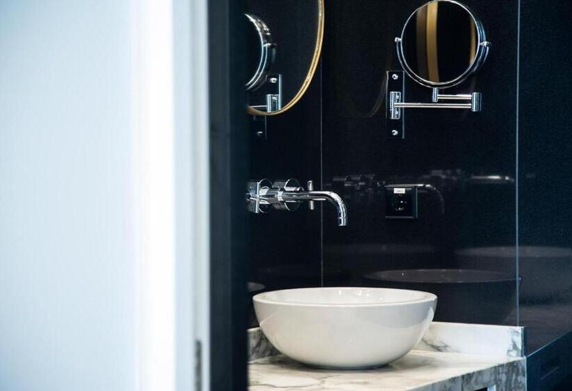 スーペリアールーム, Myr Marqués House