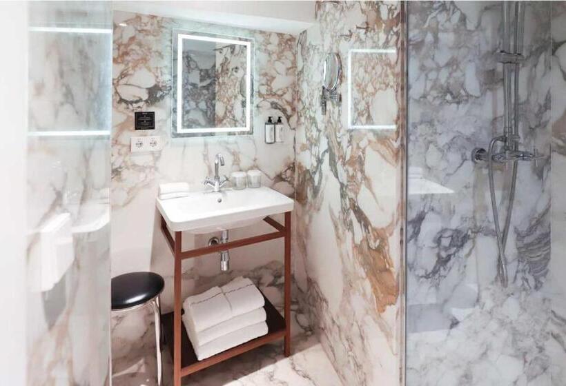 スーペリアールーム, Myr Marqués House