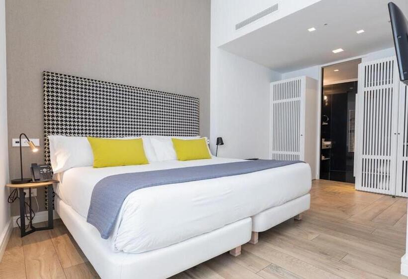 スーペリアールーム, Myr Marqués House