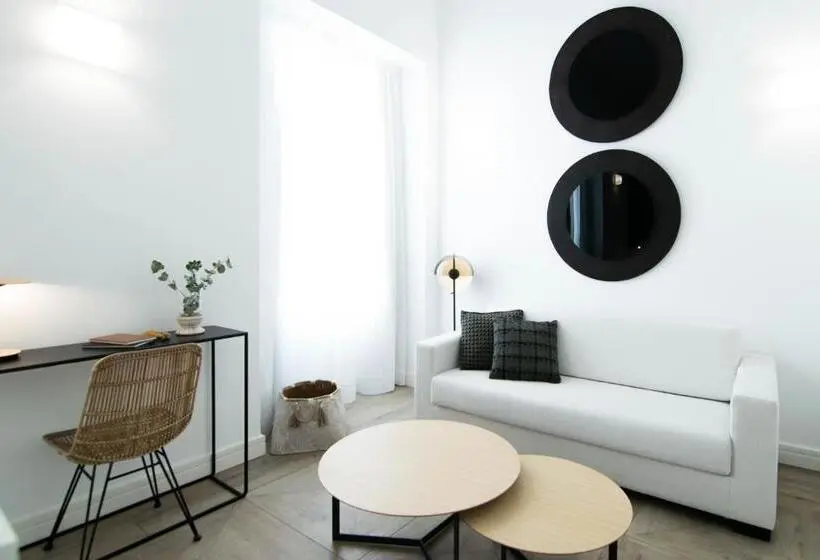 Juniorsviitti, Myr Marqués House