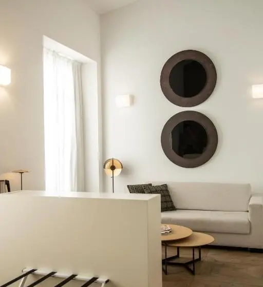 Juniorsviitti, Myr Marqués House