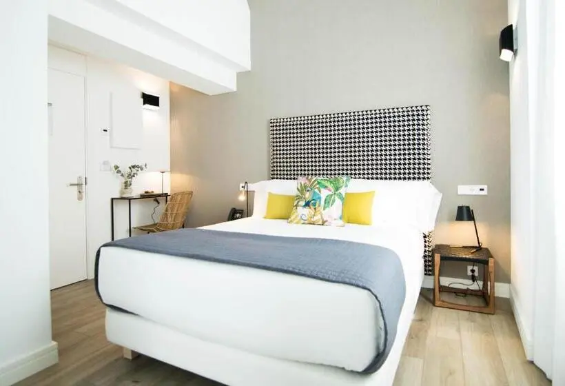 Basic-huone, Myr Marqués House