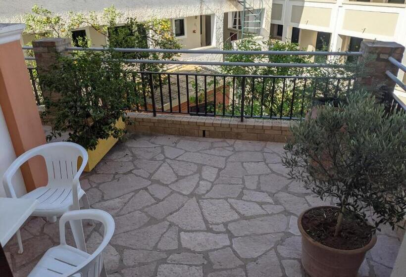 חדר סטנדרט עם מרפסת, Omirico