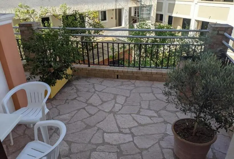 Cameră Standard cu Balcon, Omirico