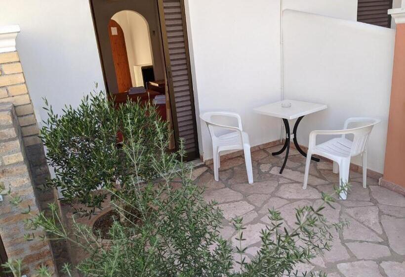 חדר סטנדרט עם מרפסת, Omirico