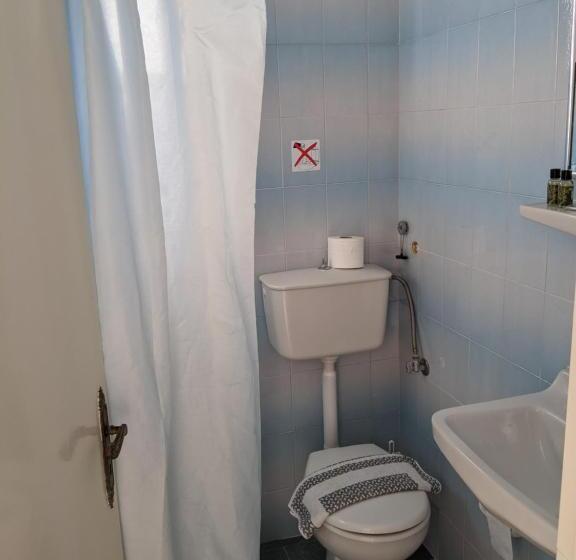 חדר אקונומי יחיד, Omirico