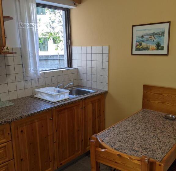 חדר סטודיו סטנדרד, Omirico