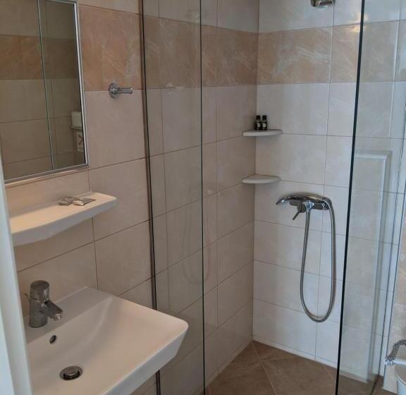 חדר סטודיו סטנדרד, Omirico