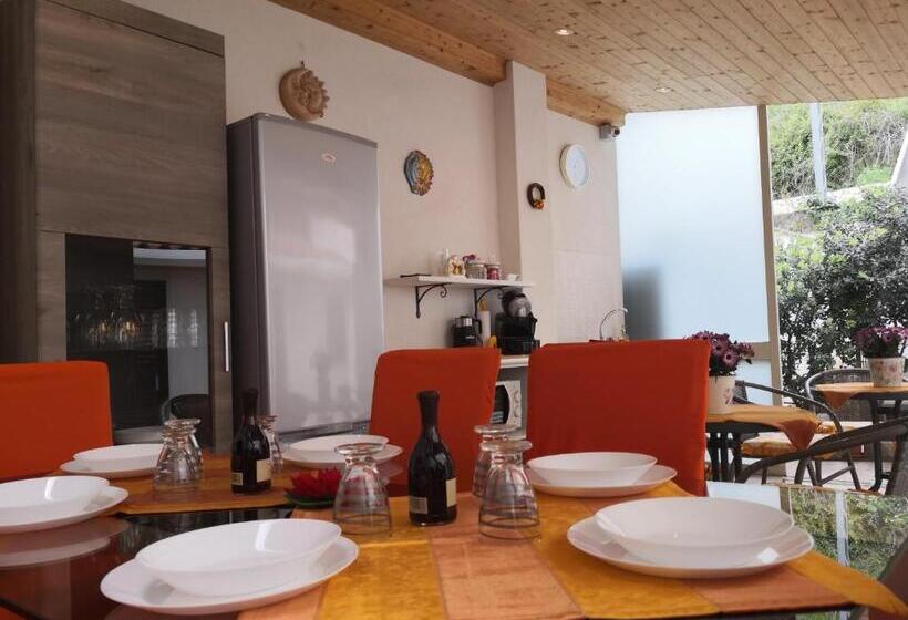 Juniorsvit, Selenebeach B&b