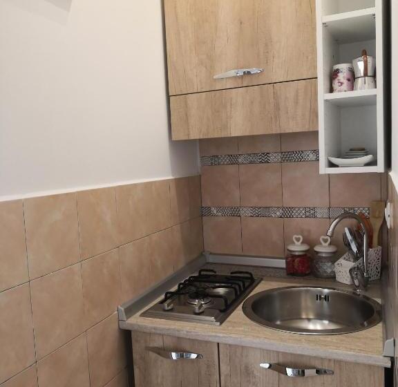 Juniorsvit, Selenebeach B&b