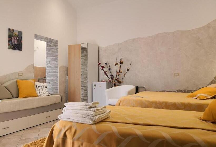 Juniorsvit, Selenebeach B&b