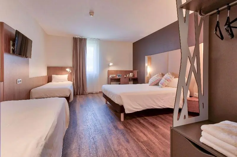 اتاق استاندارد چهار تخته, Campanile Saint Jean De Luz