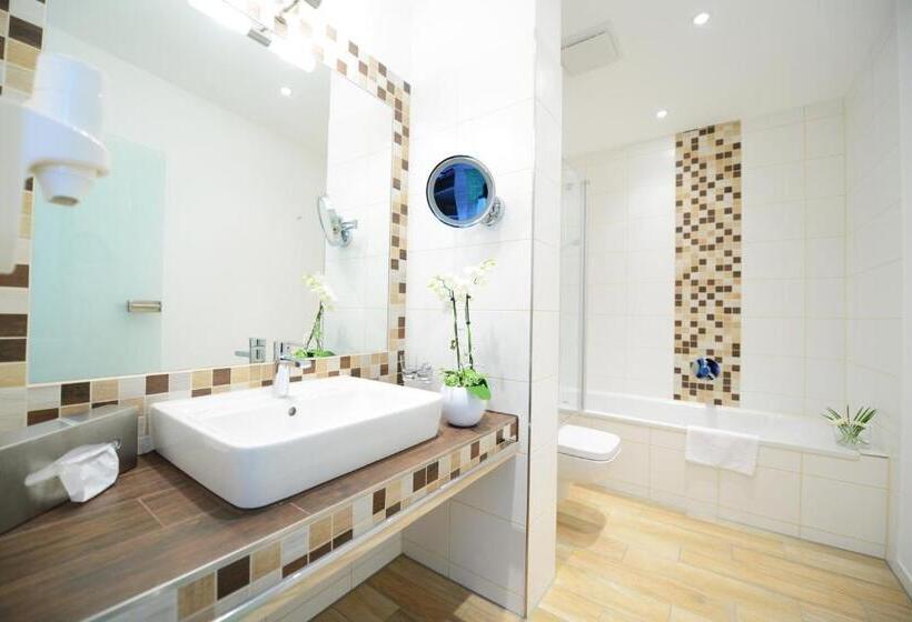 Camera Comfort, Der Bayerische Hof