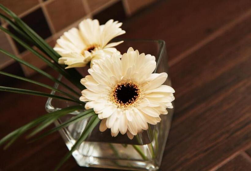 Camera Tripla Standard, Der Bayerische Hof