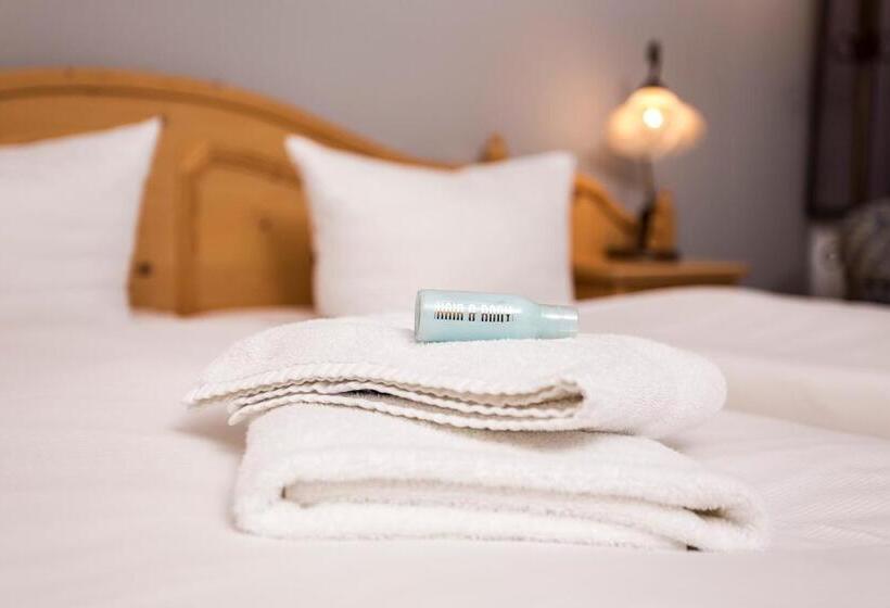 Camera Standard, Der Bayerische Hof