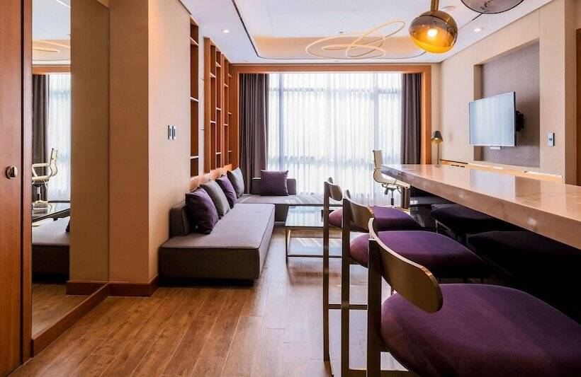 سوییت سوپریور, Best Western Plus Metro Clark