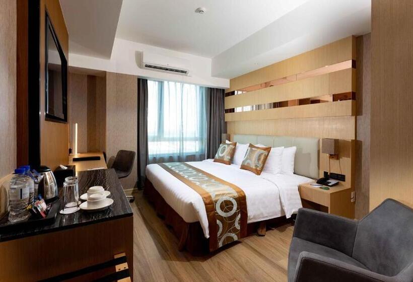 سوییت سوپریور, Best Western Plus Metro Clark