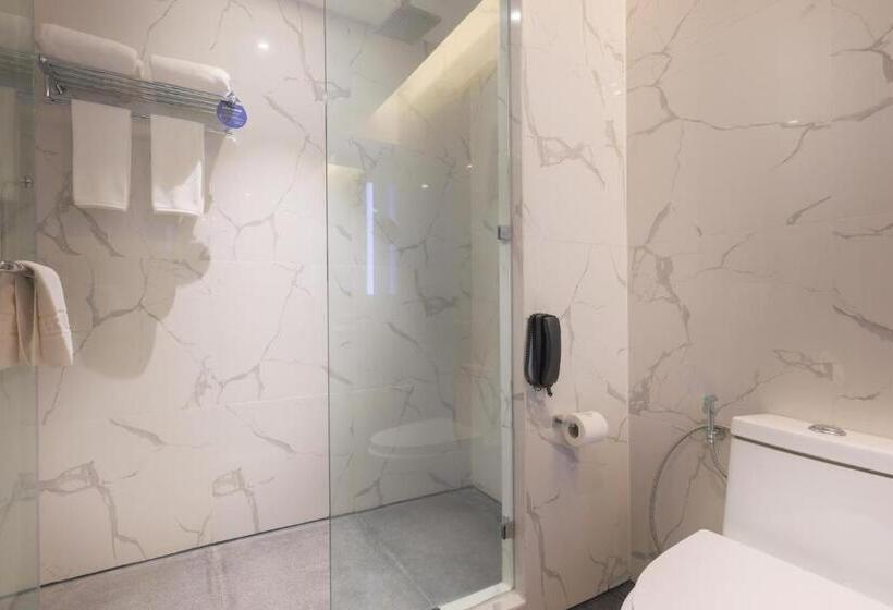 سوییت سوپریور, Best Western Plus Metro Clark