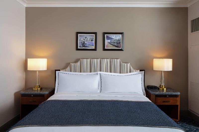 キングサイズベッドのスタンダードルーム, Higgins Hotel, Official Hotel Of The National Wwii Museum, Curio Collection By Hilton