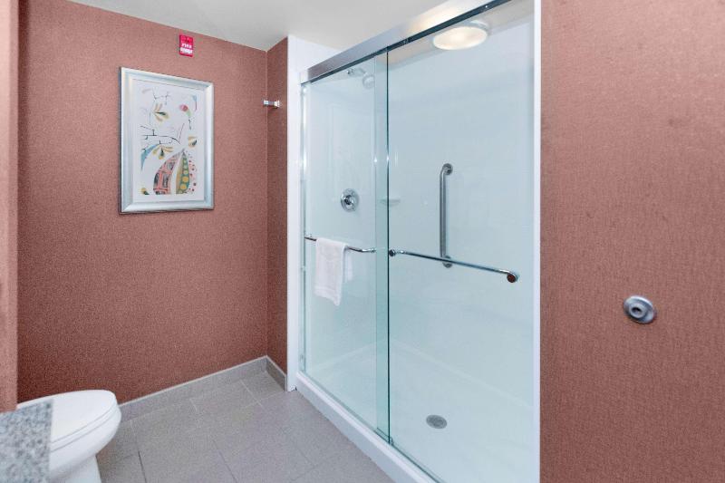 スタンダードルーム, Higgins Hotel, Official Hotel Of The National Wwii Museum, Curio Collection By Hilton