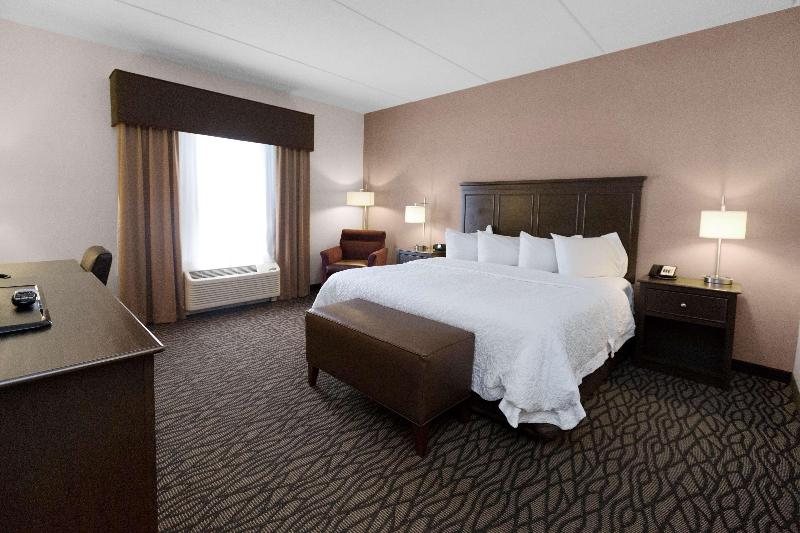 スタンダードルーム, Higgins Hotel, Official Hotel Of The National Wwii Museum, Curio Collection By Hilton