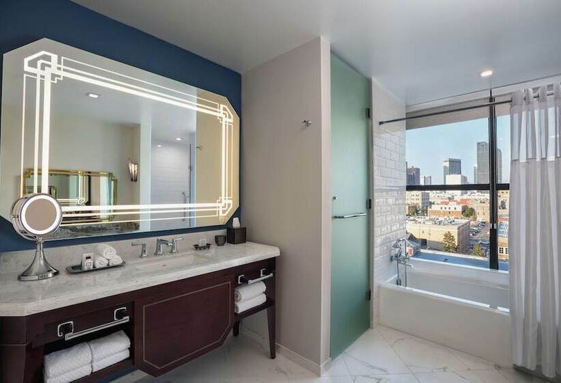 デラックスルーム, Higgins Hotel, Official Hotel Of The National Wwii Museum, Curio Collection By Hilton