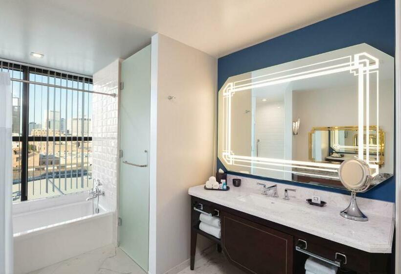 デラックスルーム, Higgins Hotel, Official Hotel Of The National Wwii Museum, Curio Collection By Hilton