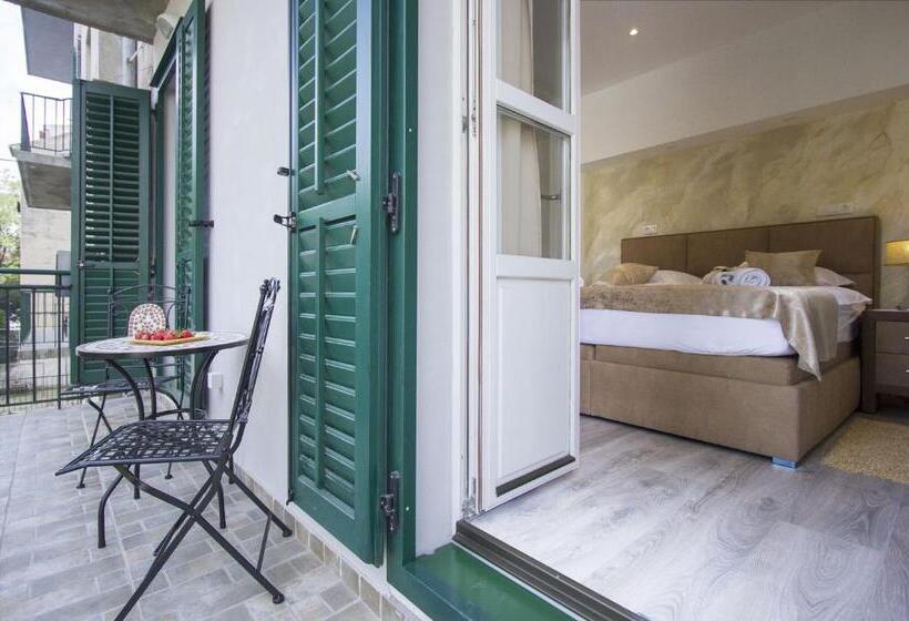 חדר דלוקס עם מרפסת, Well Of Life Luxury Rooms