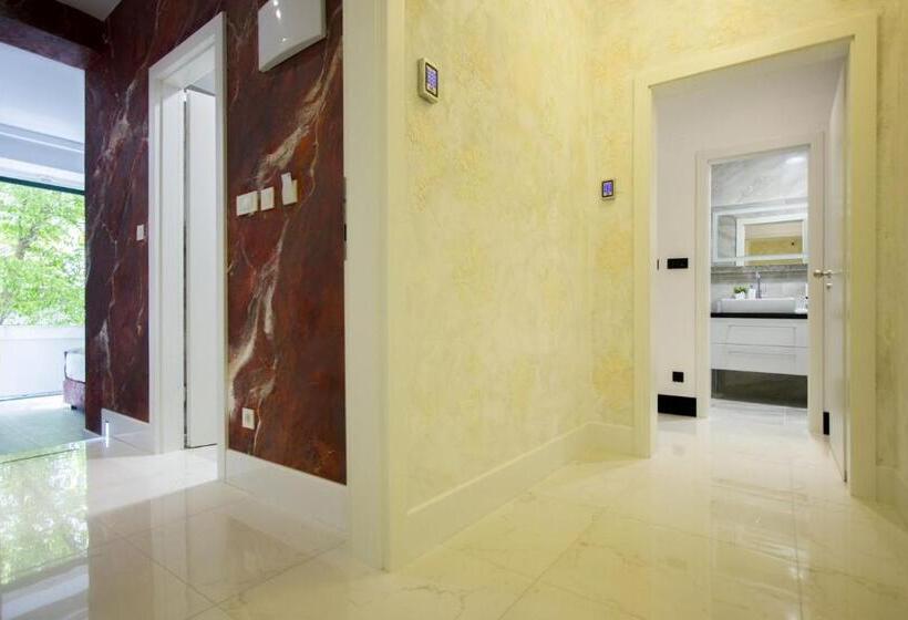 חדר סופריור עם מרפסת, Well Of Life Luxury Rooms