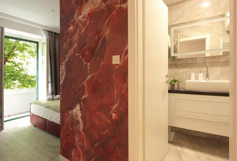 발코니 수피리어 룸, Well Of Life Luxury Rooms