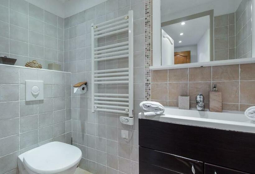 דירת שני חדרים, Florella Maréchal Joffre