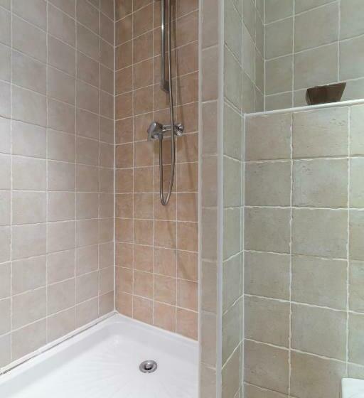 דירת שני חדרים, Florella Maréchal Joffre