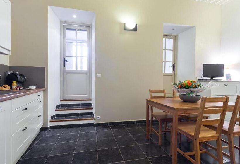 דירת שני חדרים, Florella Maréchal Joffre