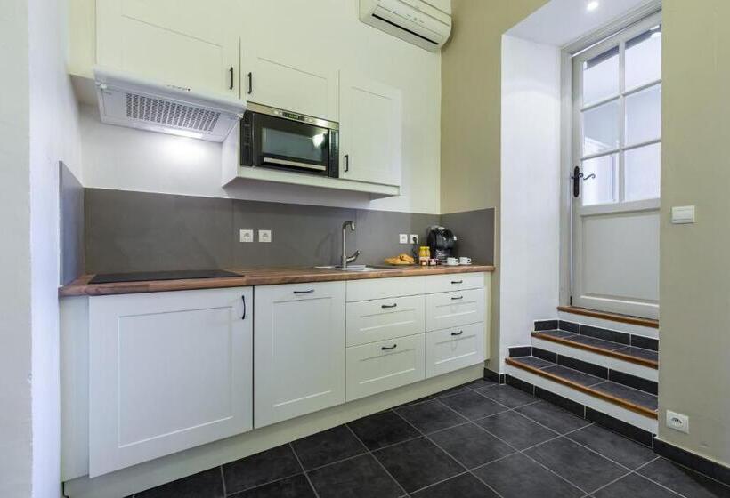 דירת שני חדרים, Florella Maréchal Joffre