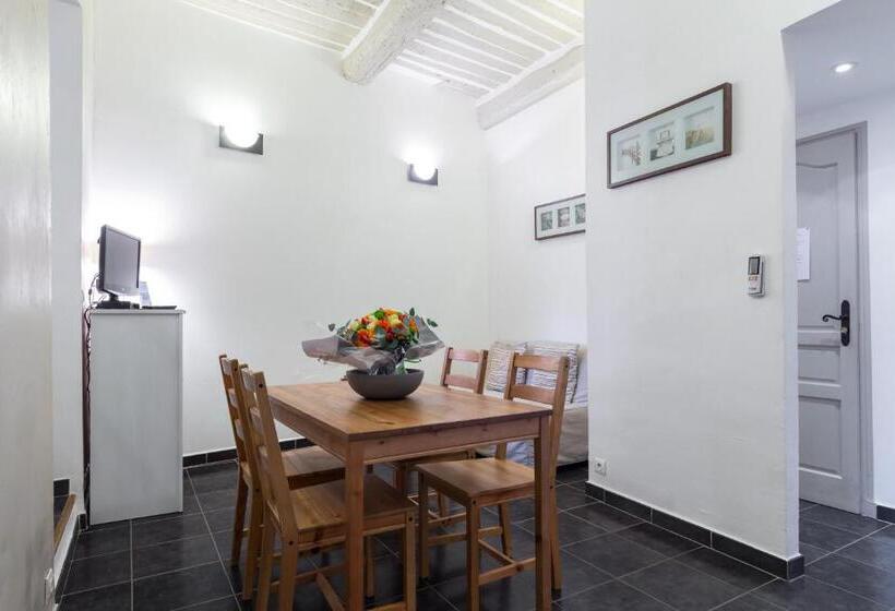 דירת שני חדרים, Florella Maréchal Joffre