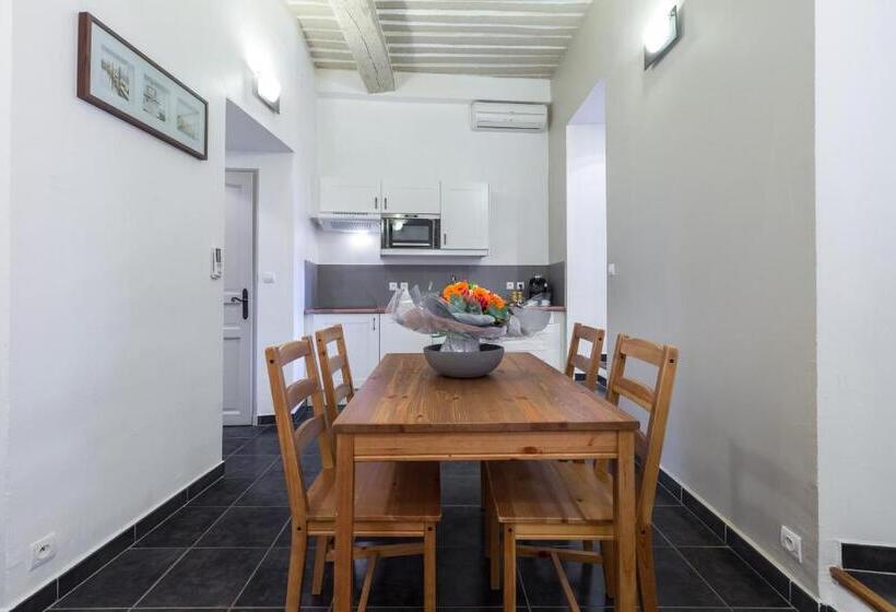 דירת שני חדרים, Florella Maréchal Joffre