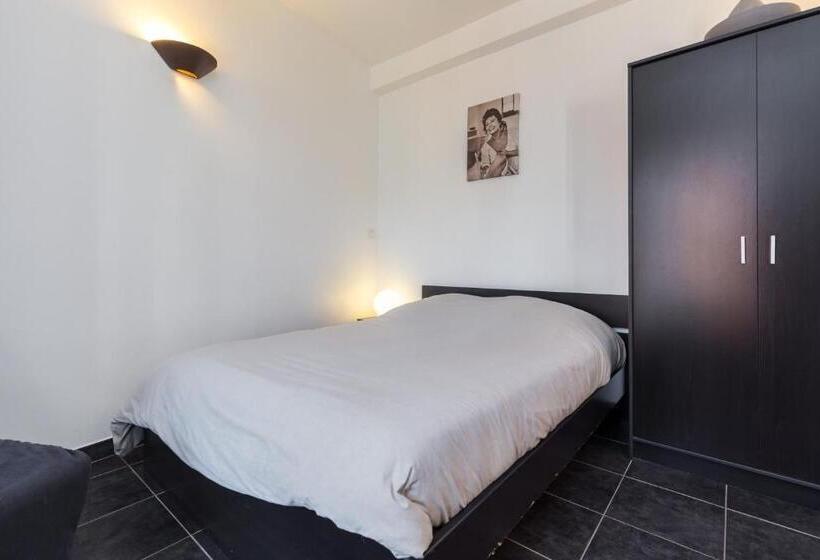 חדר סטודיו סטנדרד, Florella Maréchal Joffre