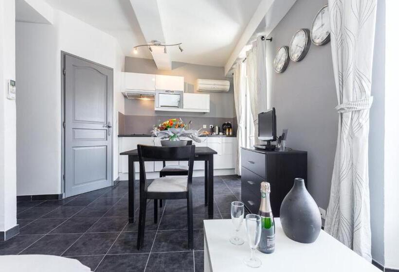 חדר סטודיו סטנדרד, Florella Maréchal Joffre