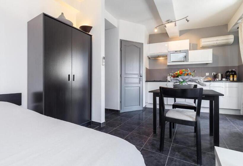 חדר סטודיו סטנדרד, Florella Maréchal Joffre