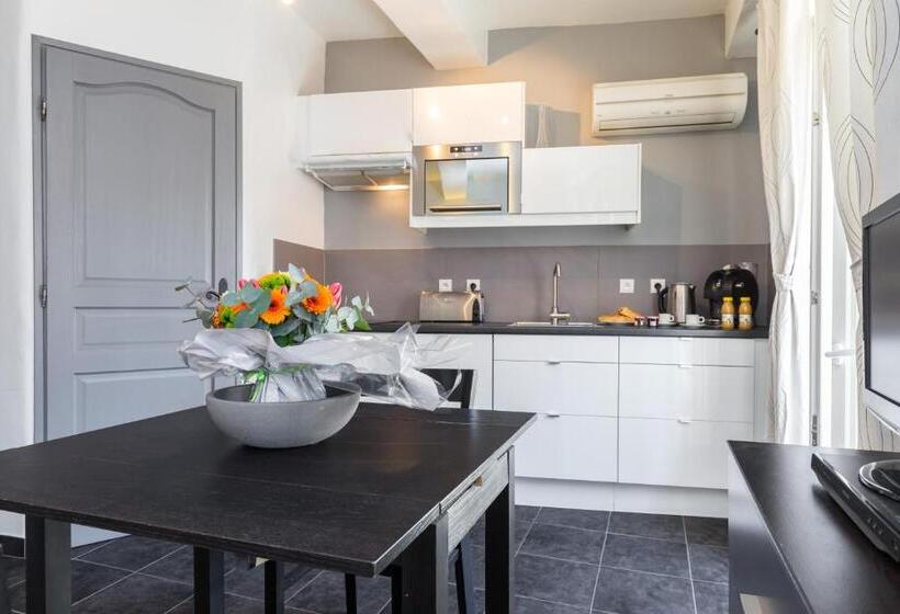 חדר סטודיו סטנדרד, Florella Maréchal Joffre