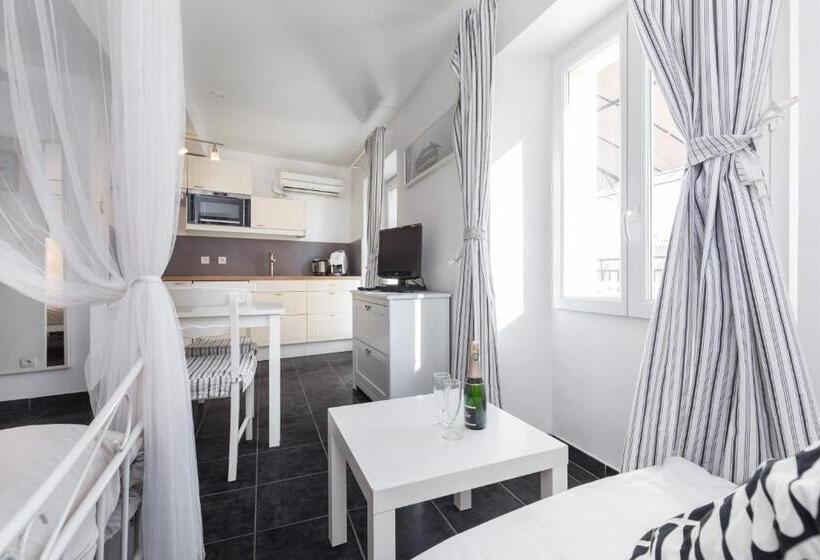 סטודיו סטנדרט עם מרפסת, Florella Maréchal Joffre