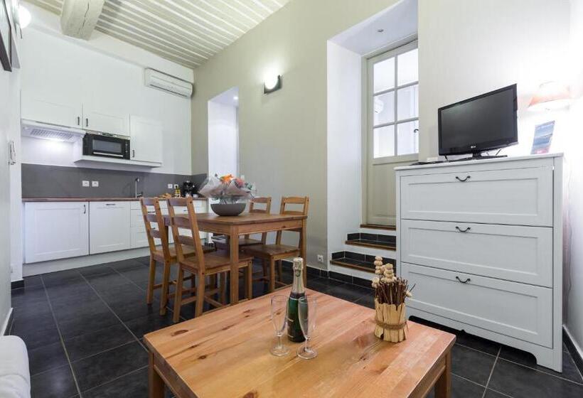 דירת שני חדרים, Florella Maréchal Joffre