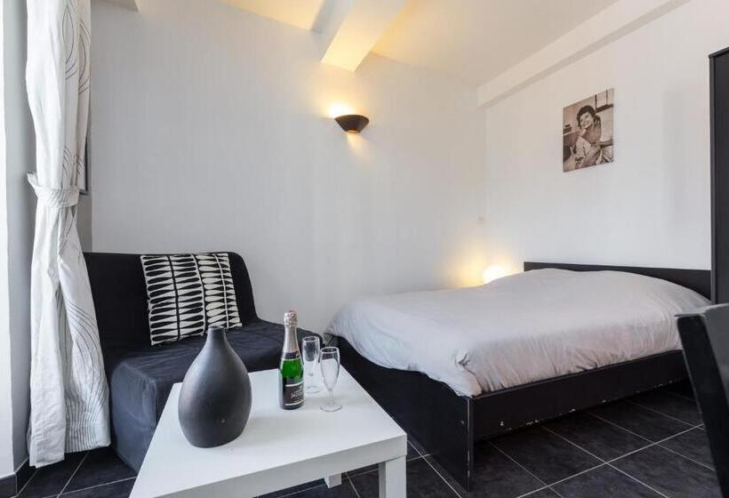 חדר סטודיו סטנדרד, Florella Maréchal Joffre