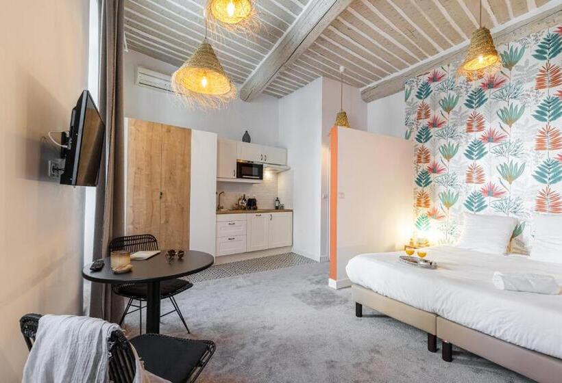 חדר סטודיו סטנדרד, Florella Maréchal Joffre