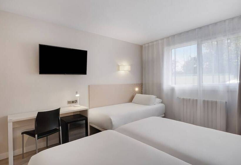 스탠다드 트리플 룸, B&b Hotel Oviedo